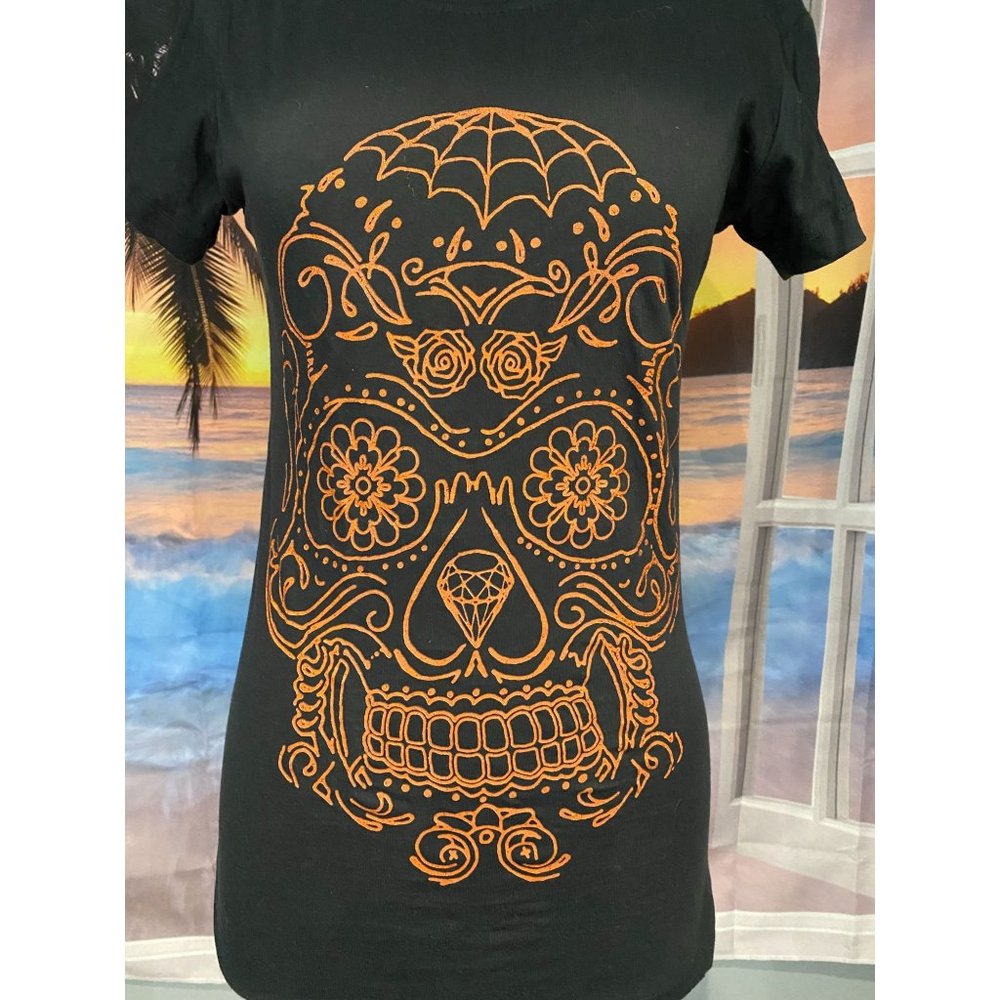 Active Apparel black tee with orange skull Medium